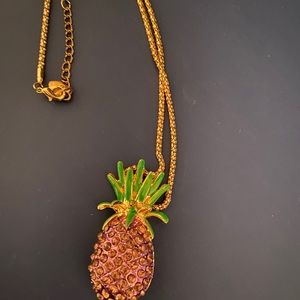 ⭐️⭐️Betsy Johnson Pink Pineapple Necklace⭐️⭐️